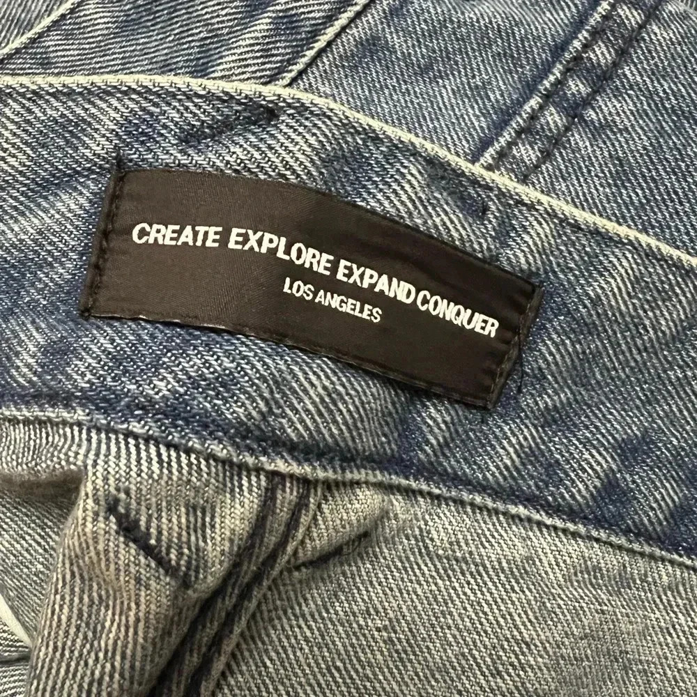 🆕CEEC Men’s Blue Laser Graphic Jeans. Size 36” NWT - Picture 8 of 13